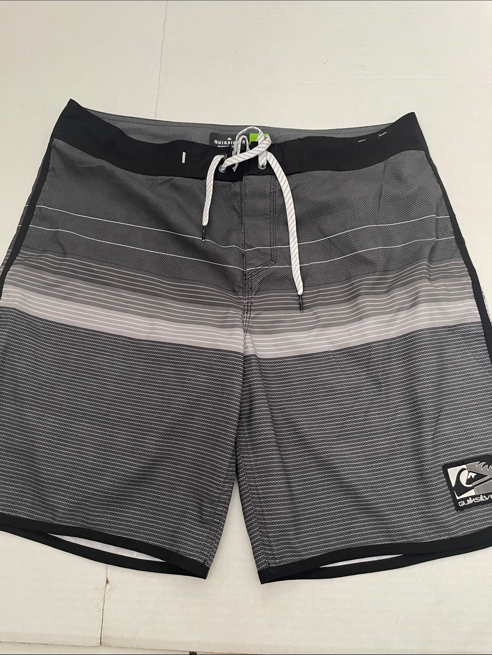 Quiksilver Men’s Gray & Black Striped Board Shorts Size 34 Polyester 100%